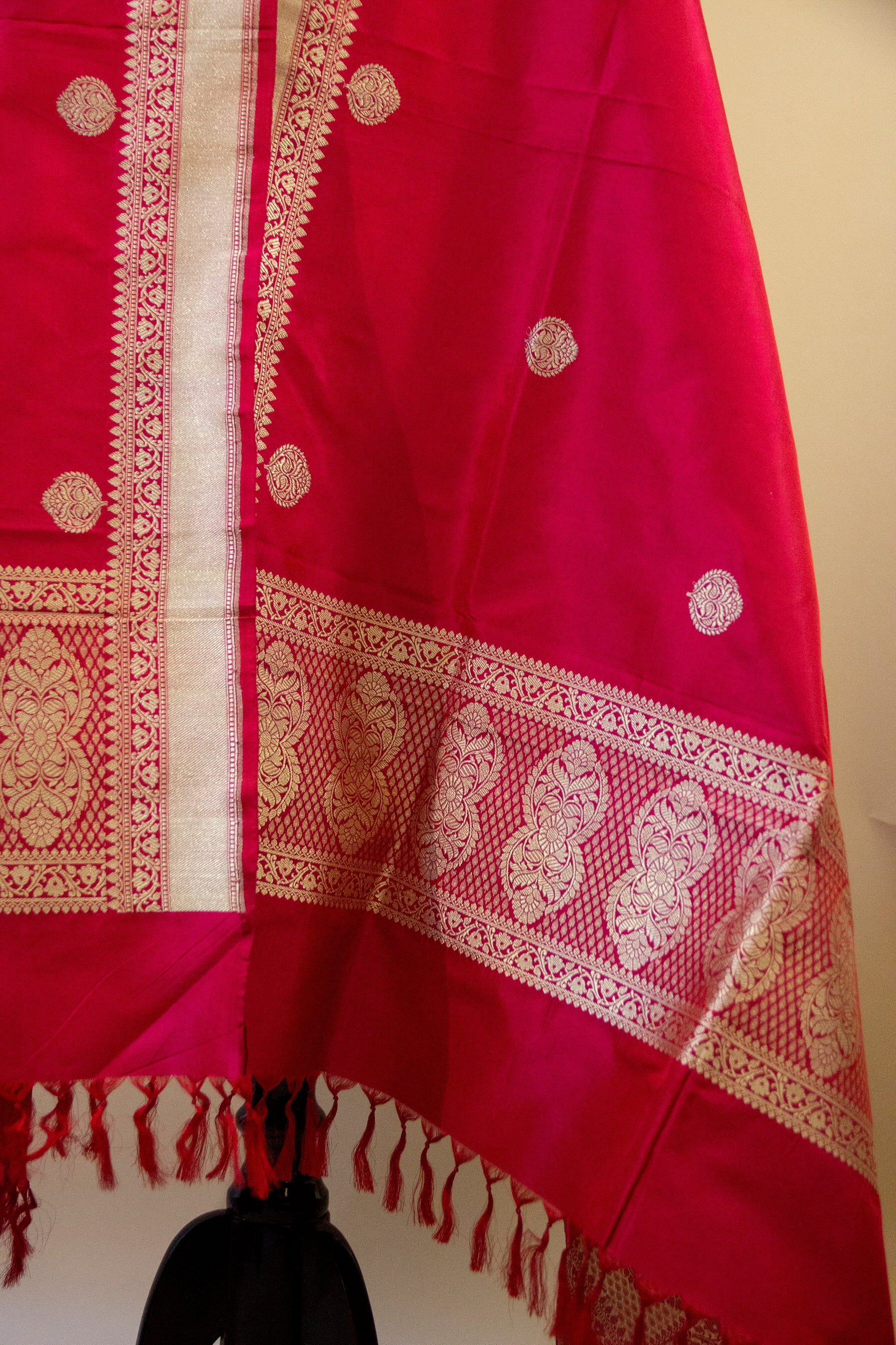 Deep Pink Pure Katan Silk Banarasi Handloom Dupatta– Kosataga